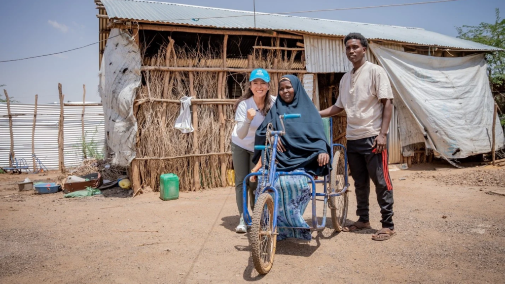 联合国难民署亲善大使杨扬探访卡库马难民营