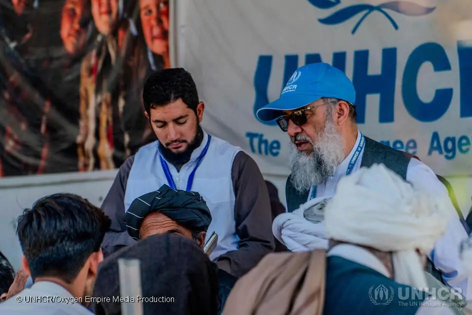 联合国难民署同事向阿富汗家庭开展救助工作
© UNHCR/Oxygen Empire Media Production